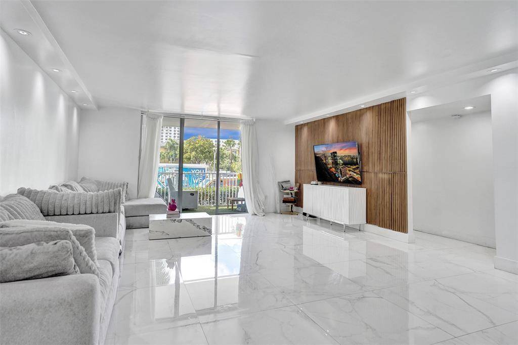 2801 NE 183rdAventura - ADMIRALS PORT CONDO condo unit 101w - picture