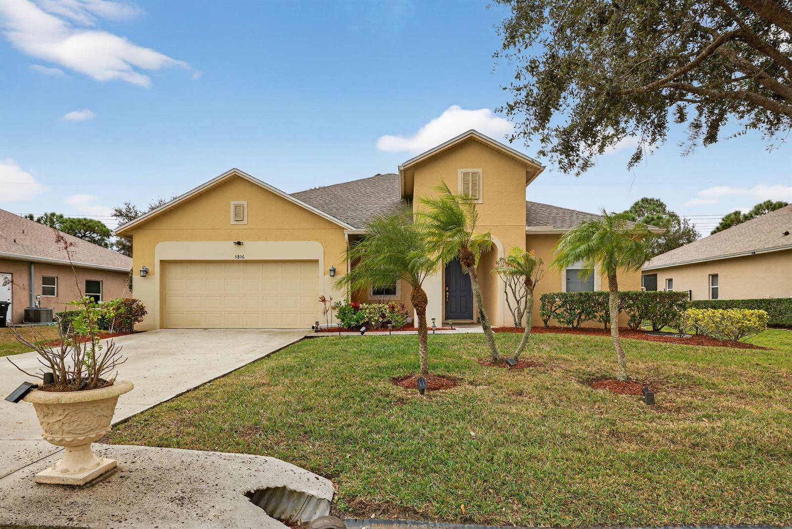 5806 NW Breezy BrookPort St. Lucie - picture