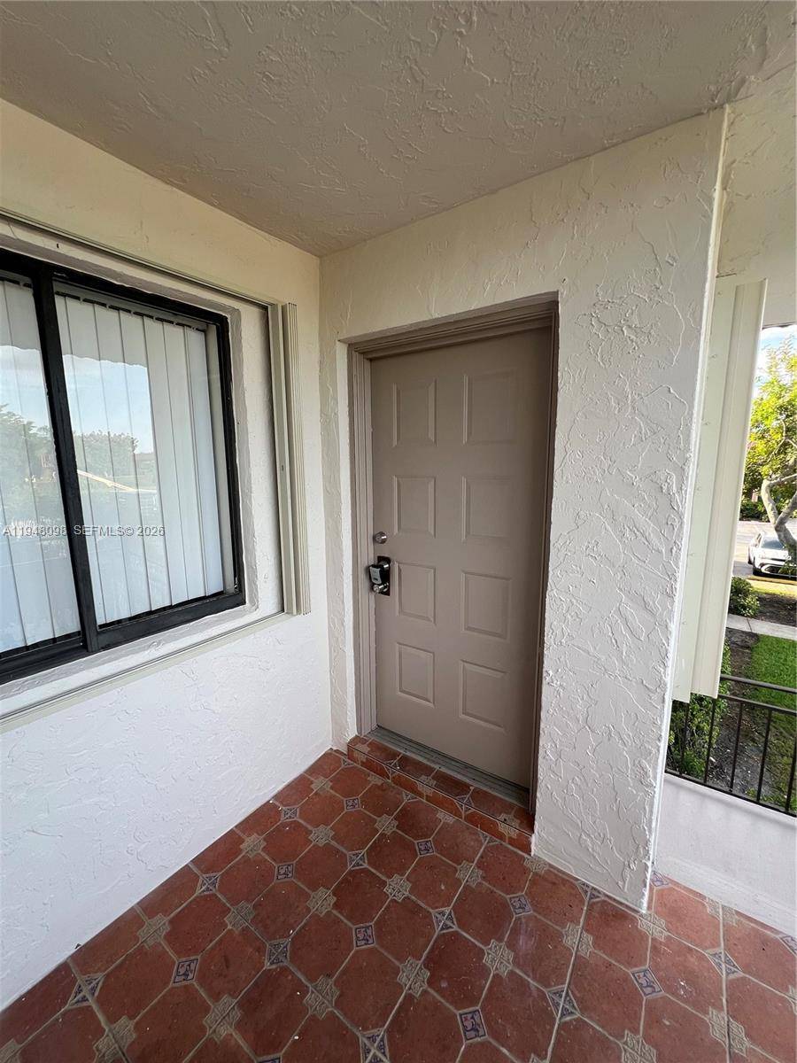 379 Lakeview DrWeston - RACQUET CLUB APTS AT BONA condo unit 205 - picture