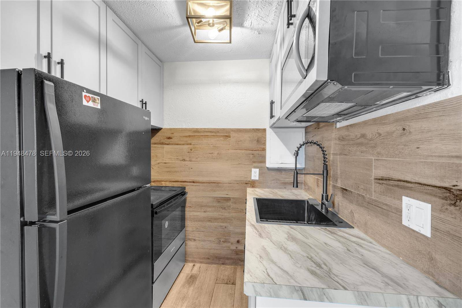 822 N 20th AveHollywood - picture