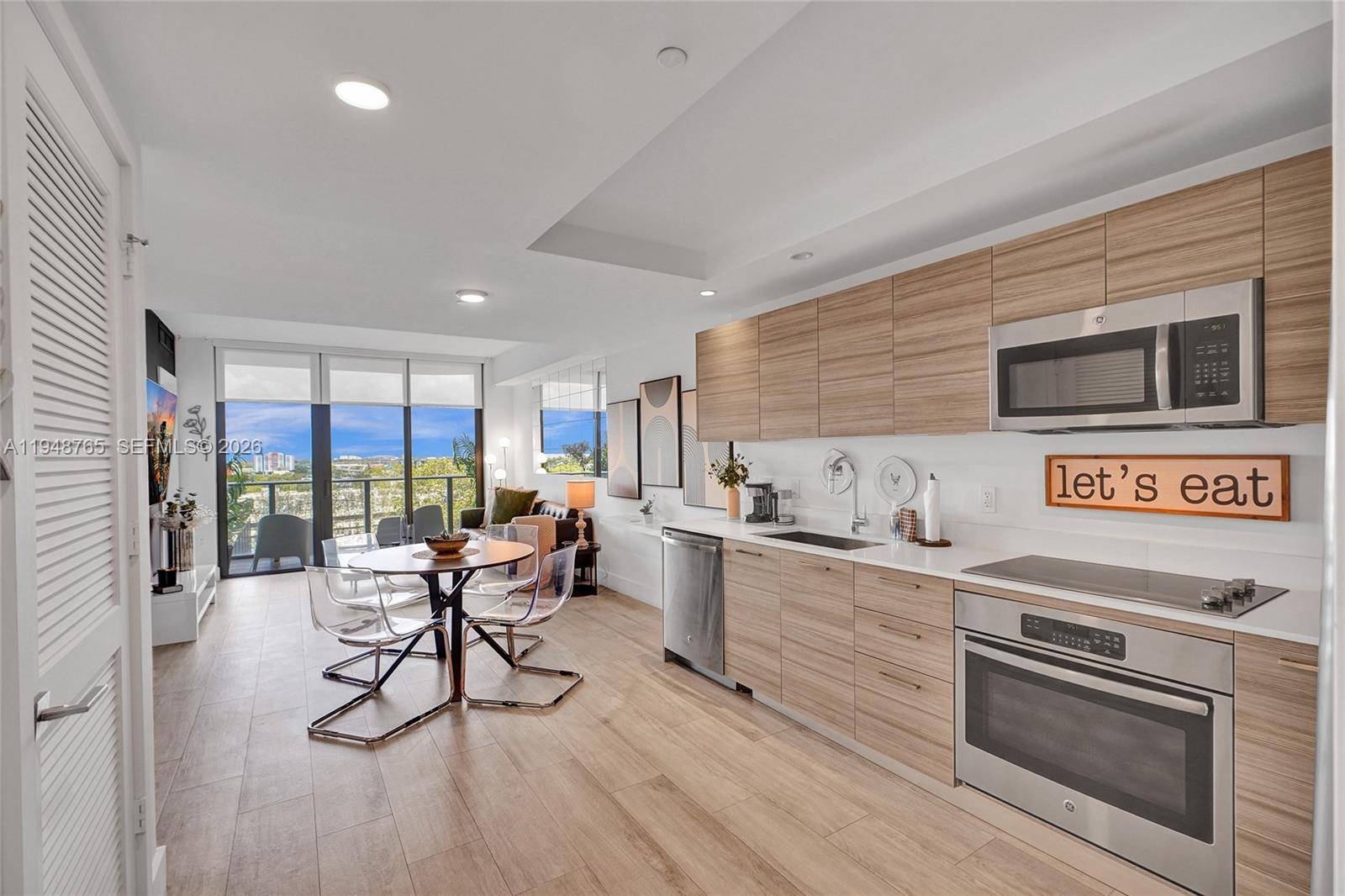 121 NE 34th StMiami - Condo/Co-Op/Seasonal,Condo condo unit 910 - picture