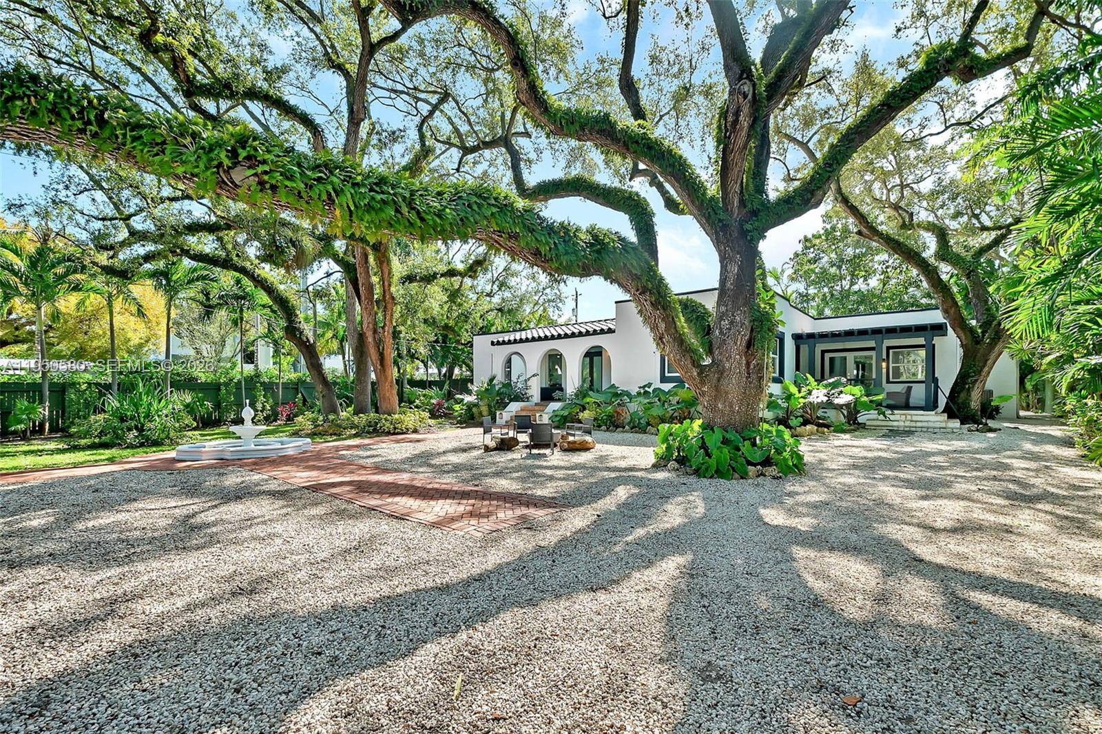 1702 Espanola DrMiami - picture