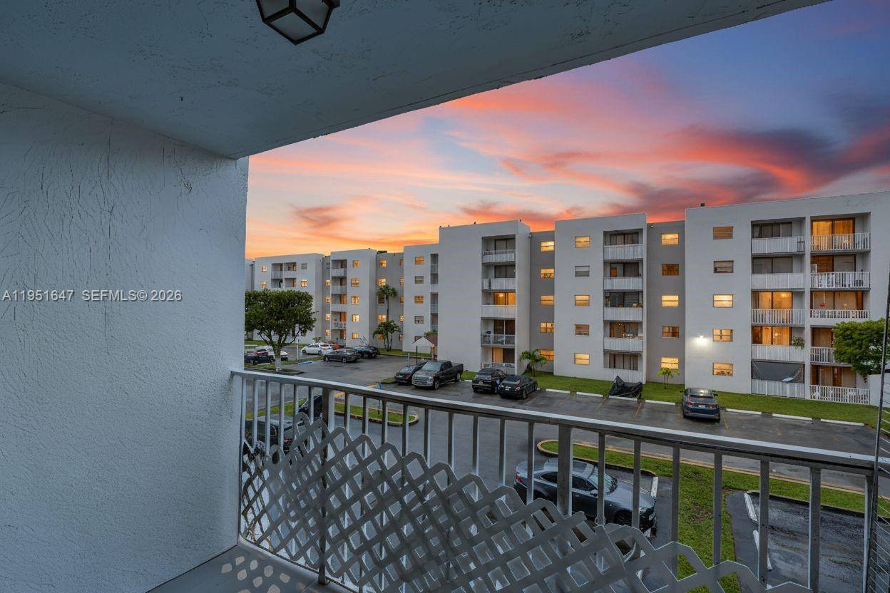 8145 NW 7th StMiami - FONTAINEBLEAU GARDENS CON condo unit 315 - picture