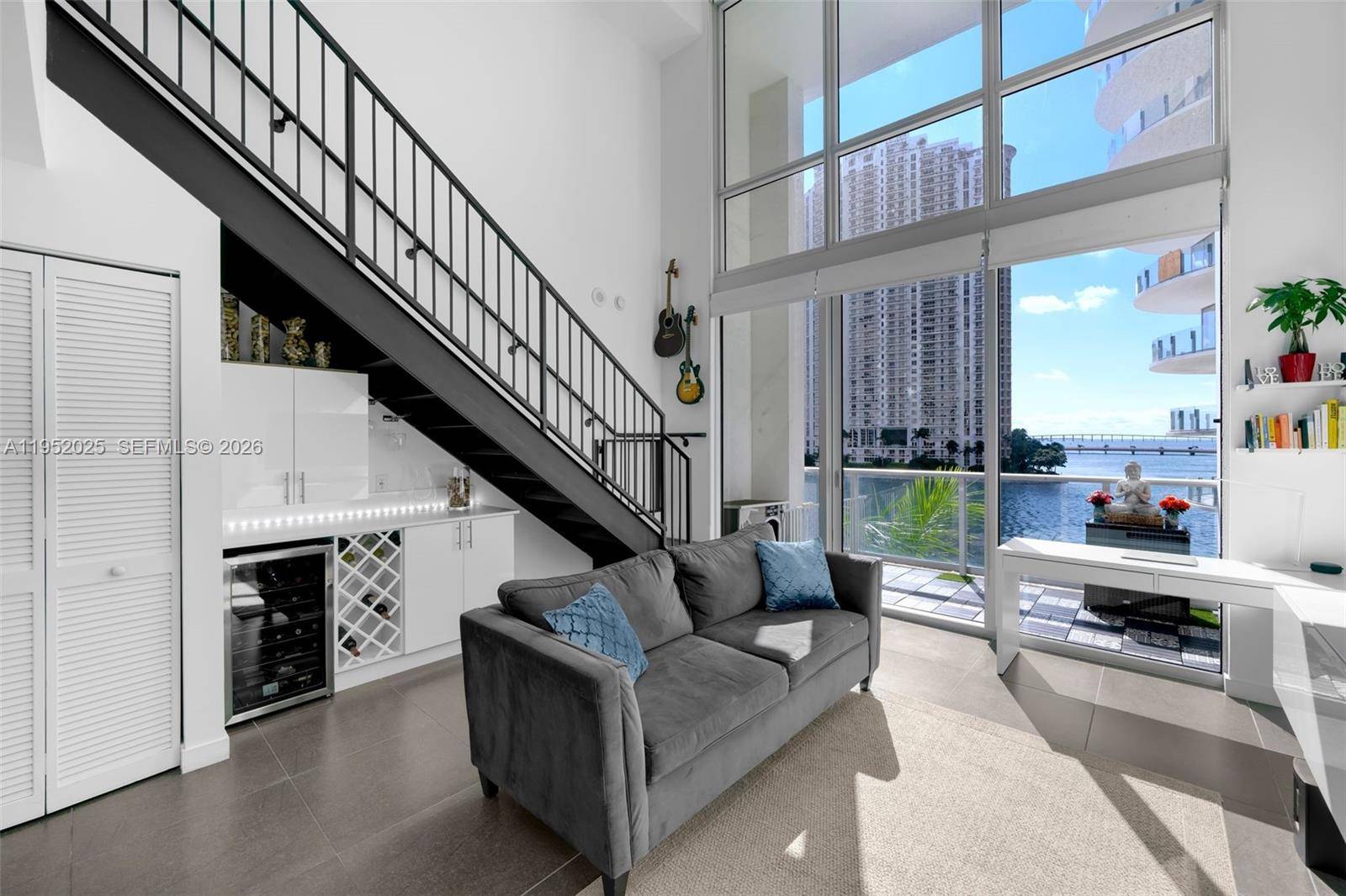 300 S BISCAYNE BLVDMiami - MET 1 CONDO,MET 1 condo unit L-410 - picture