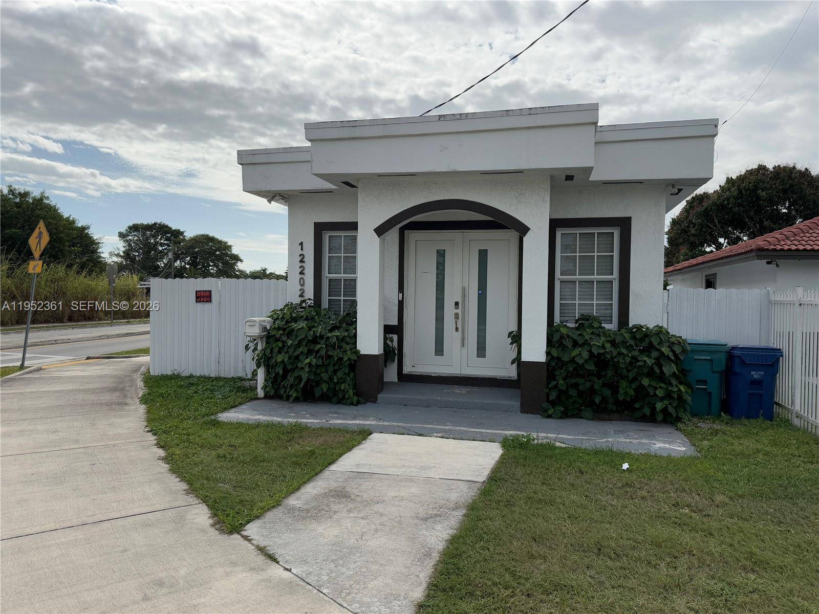 12202 SW 216th StMiami - picture