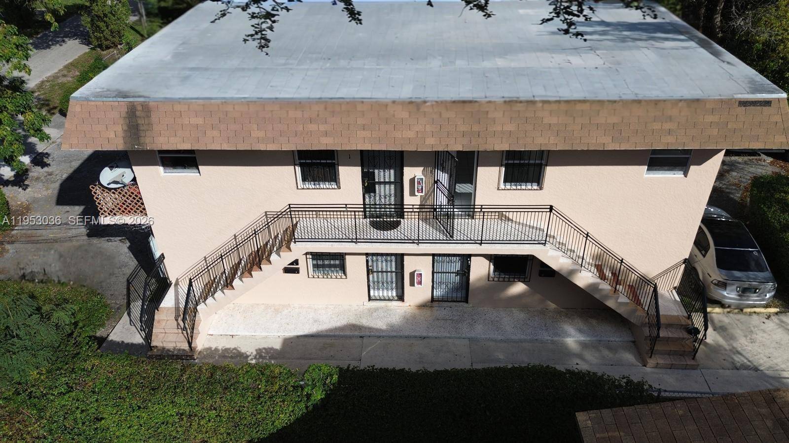 3314 NW 8th AveMiami - picture