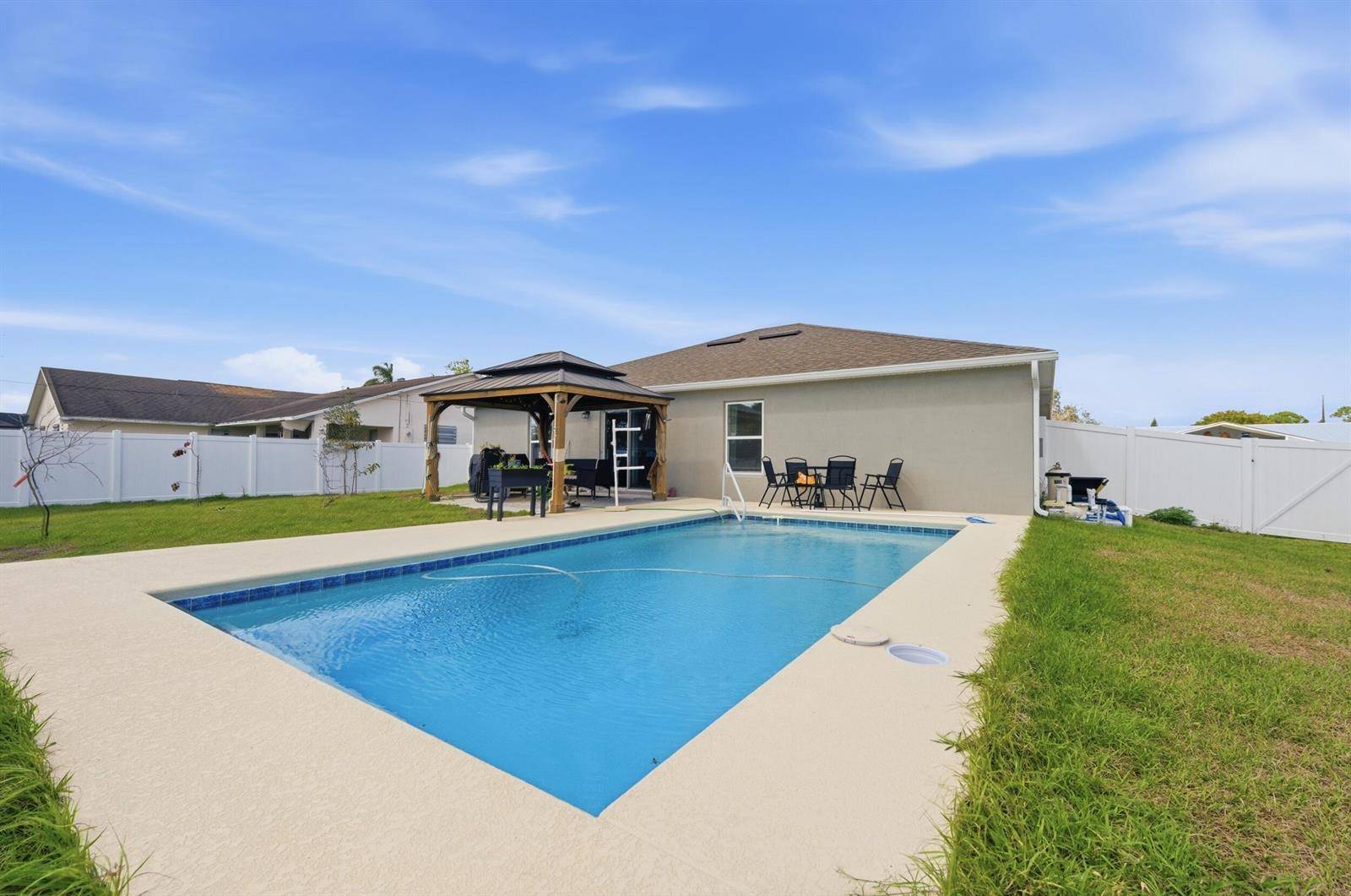 684 SE CrescentPort St. Lucie - picture