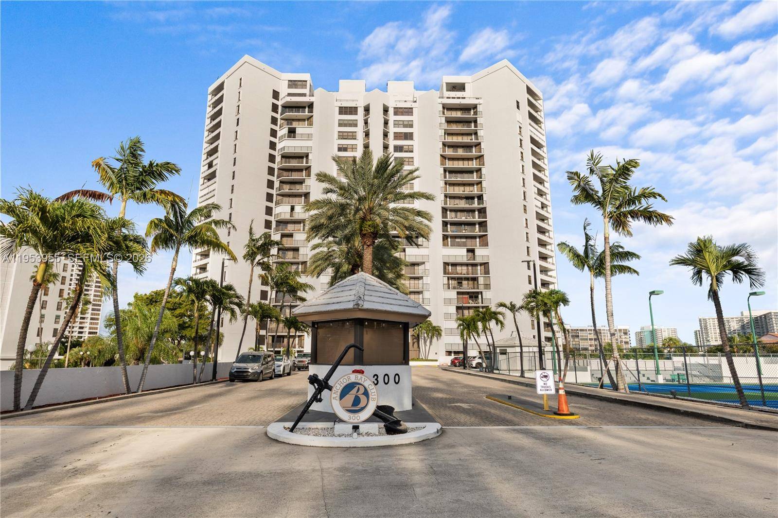 300 Three Islands BlvdHallandale Beach - ANCHOR BAY CLUB CONDO condo unit 417 - picture