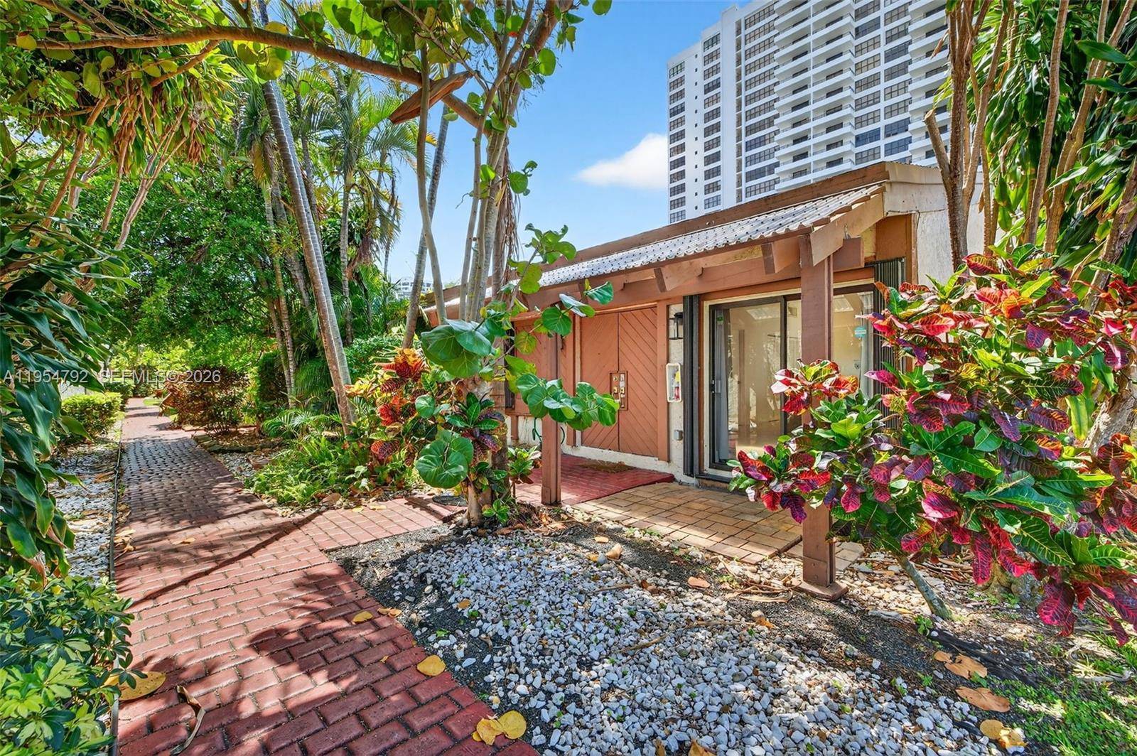 2619 S Parkview DrHallandale Beach - picture