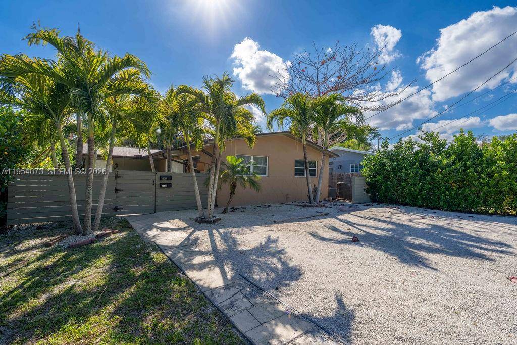 2470-2472 NE 182nd TerNorth Miami Beach - picture