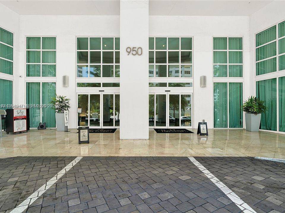950 Brickell Bay DrMiami - Condo/Co-Op/Annual,Condo condo unit 200 - picture