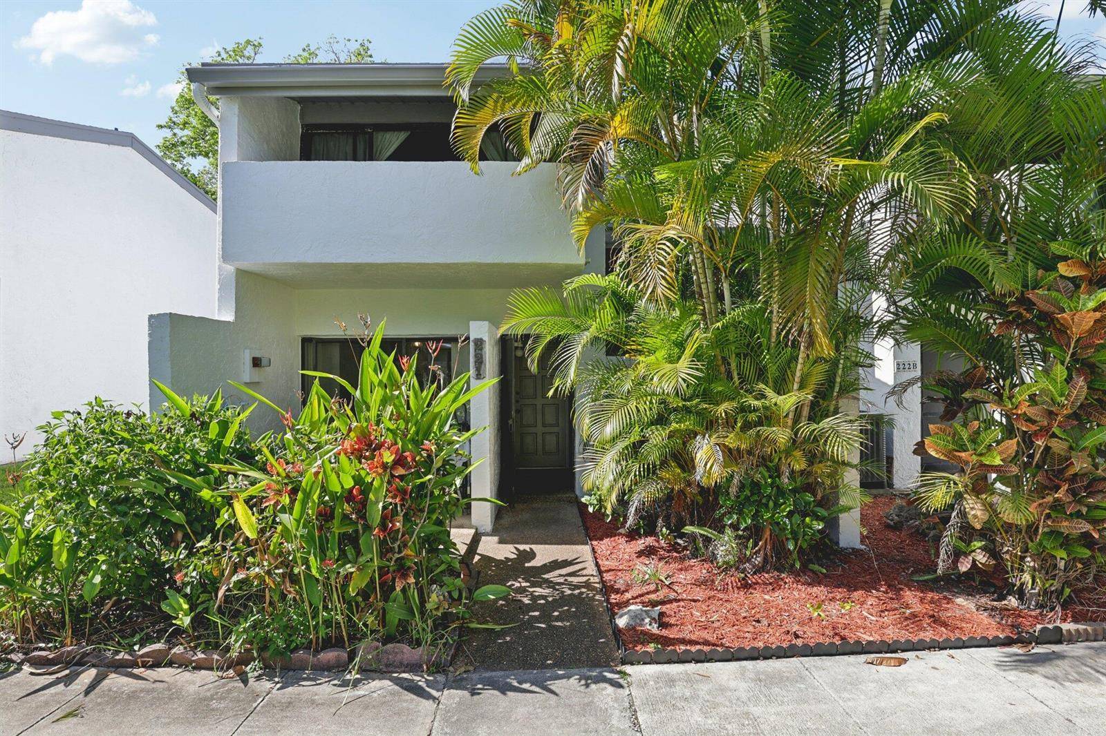 19232 NE 25thMiami - RIVERWOOD SEC 3 condo unit 221b - picture