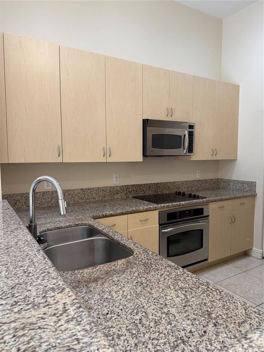 16102 Emerald EstatesWeston - Condo condo unit 103 - picture