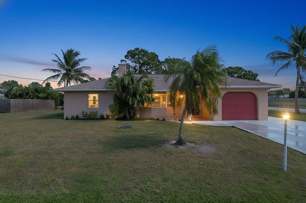 2097 SE MantuaPort St. Lucie - picture