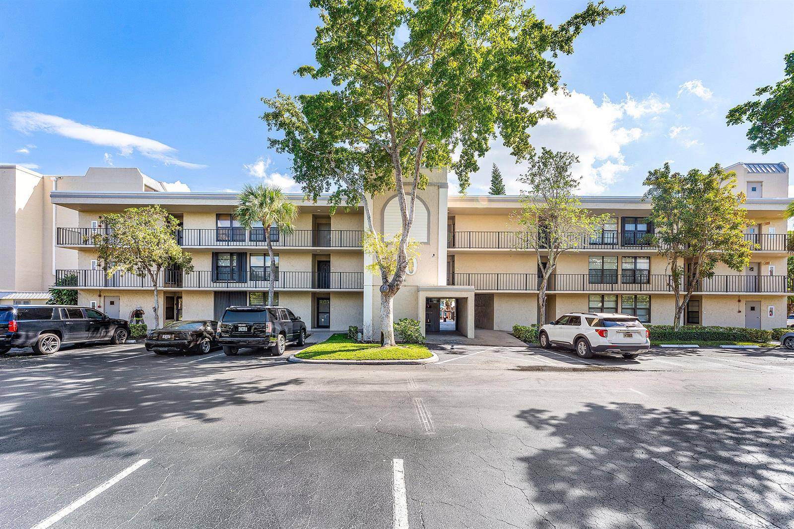 10 Royal PalmBoca Raton - BOCA BAYOU condo unit 203 - picture