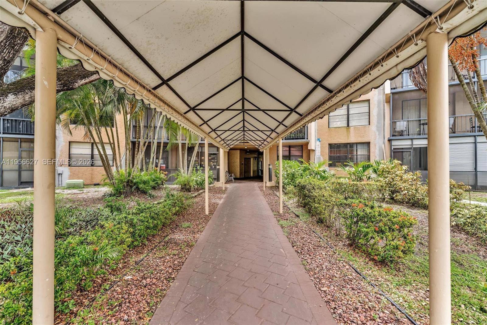 3800 N Hills DrHollywood - Condo 1-4 Stories,Condo condo unit 312 - picture