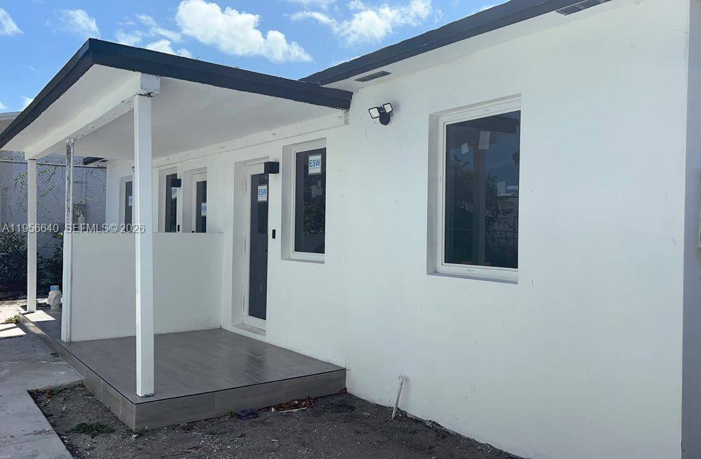 1013 NW 1st AveHallandale Beach - picture
