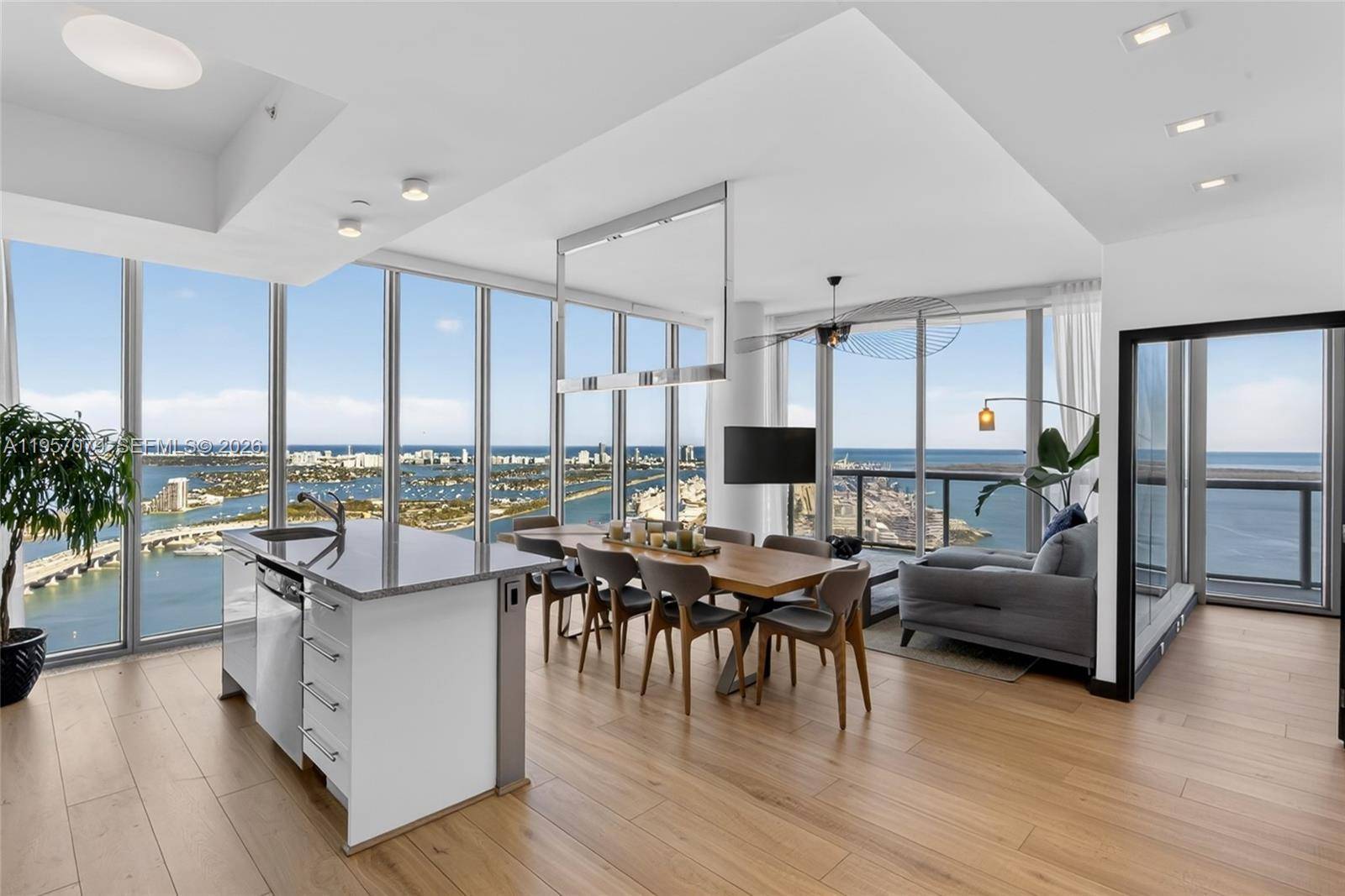 888 Biscayne BlvdMiami - MARINABLUE CONDO condo unit 5508 - picture