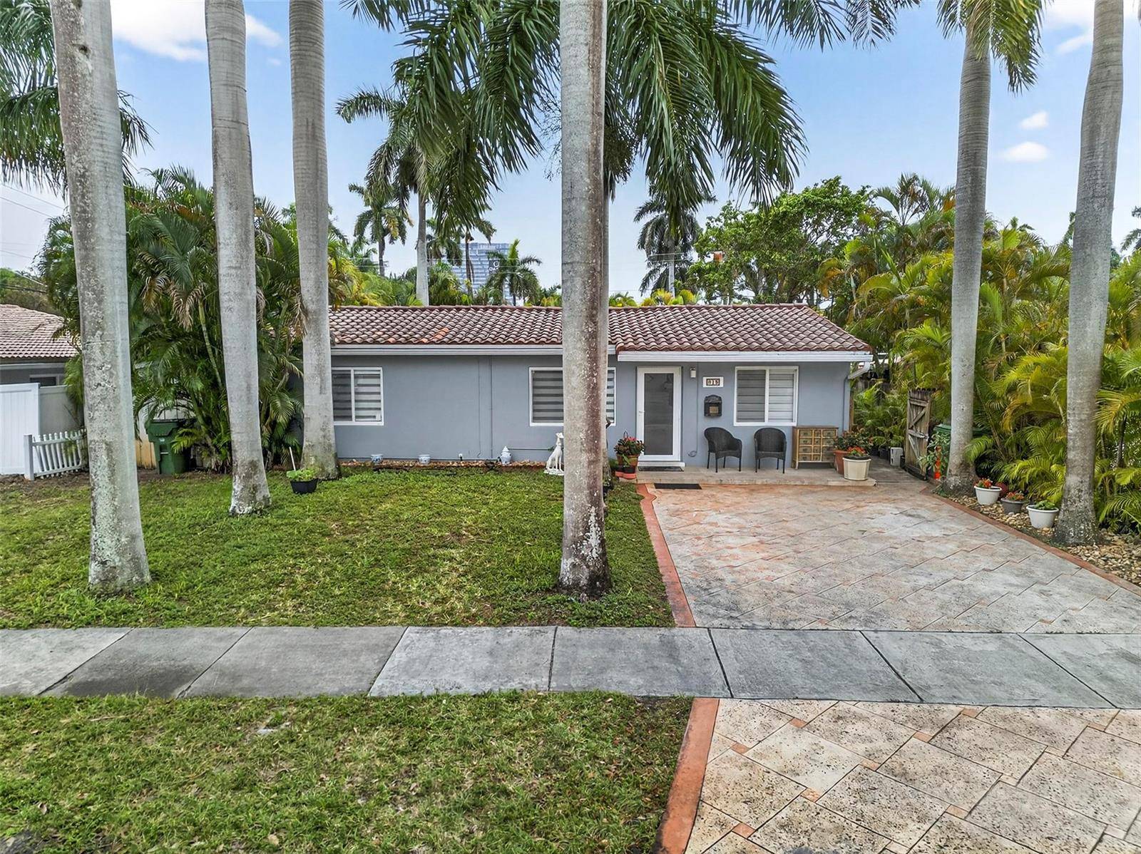 918 NE 4thHallandale Beach - picture