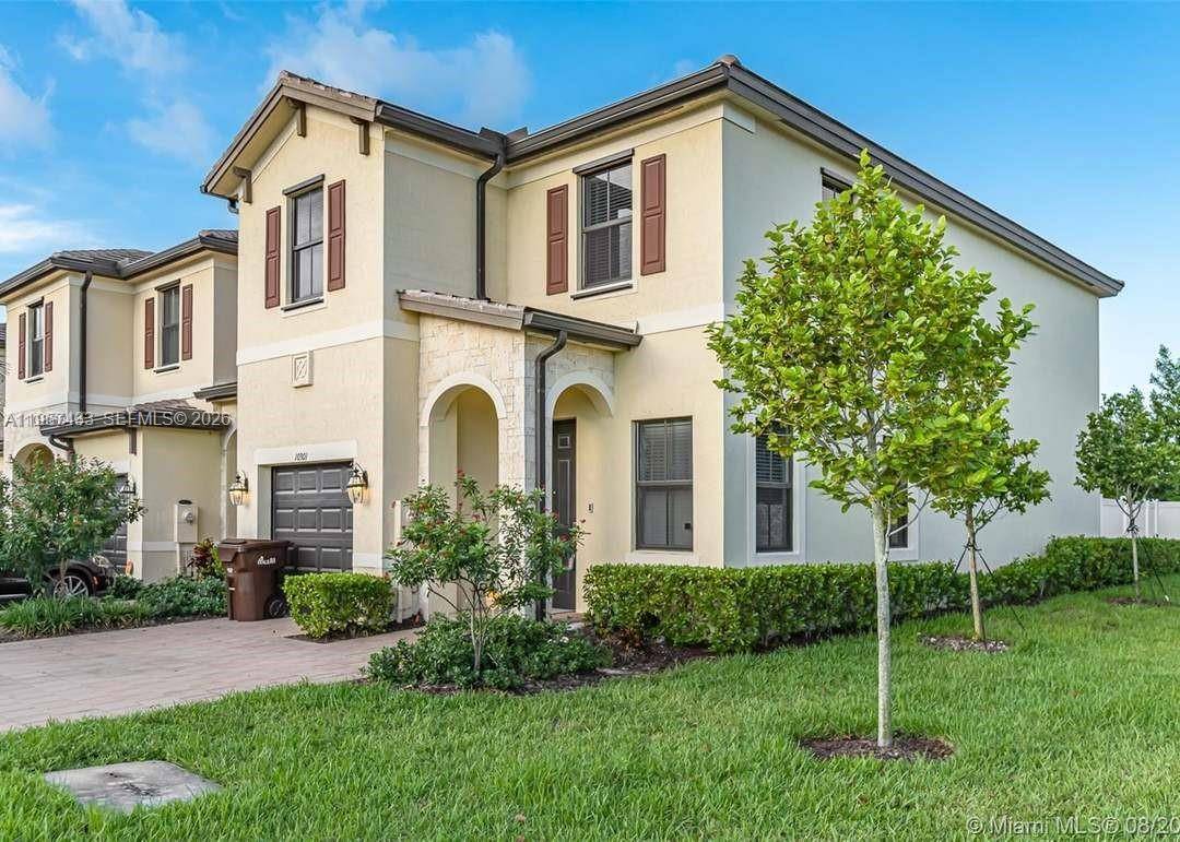 10301 W 32nd LnHialeah - picture