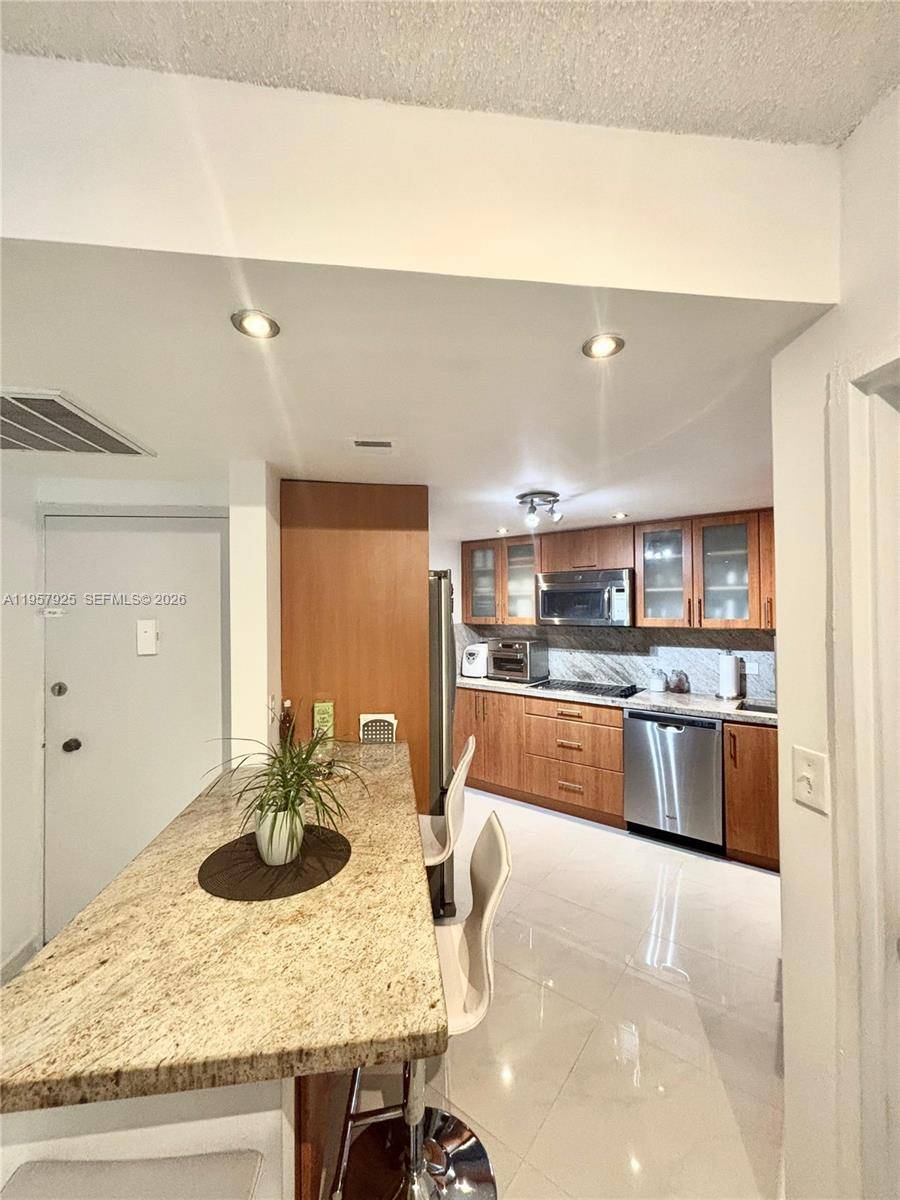 999 Brickell Bay DrMiami - Apartments-Annual,Apartment condo unit 1905 - picture