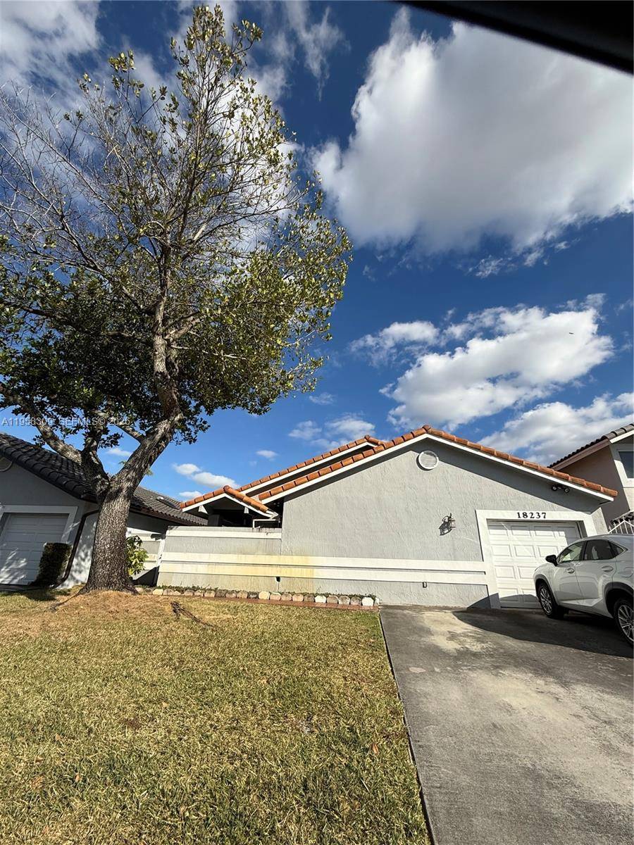 18237 NW 61st PlHialeah - picture