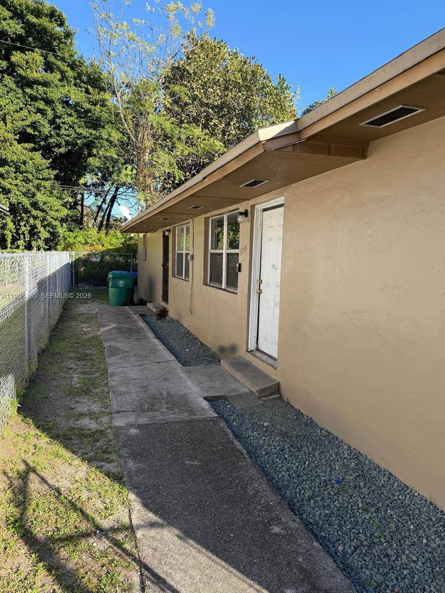 6745 NW 4th CtMiami - picture