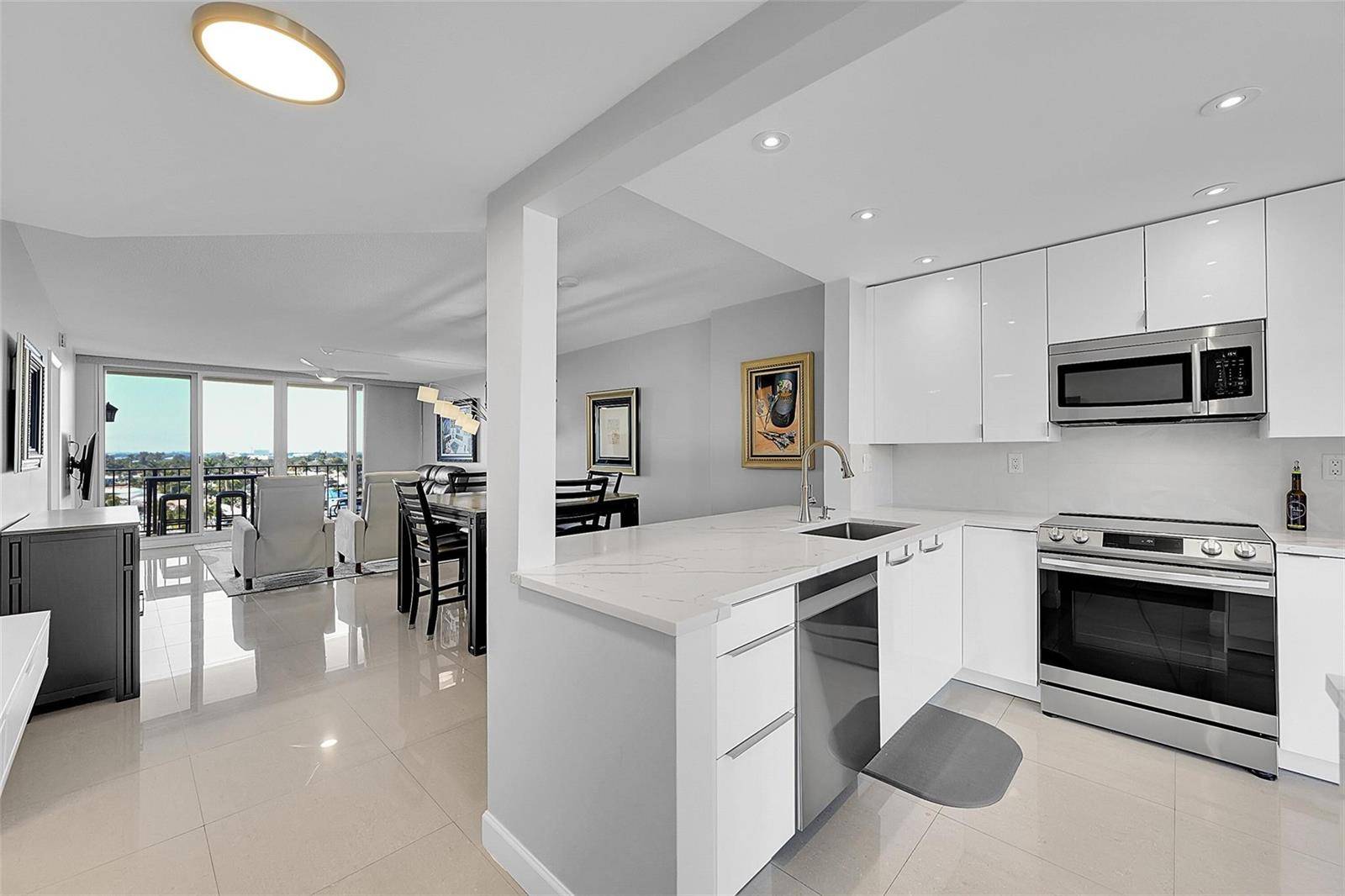 521 N RiversidePompano Beach - SILVER THATCH INTRACOASTA condo unit 707 - picture
