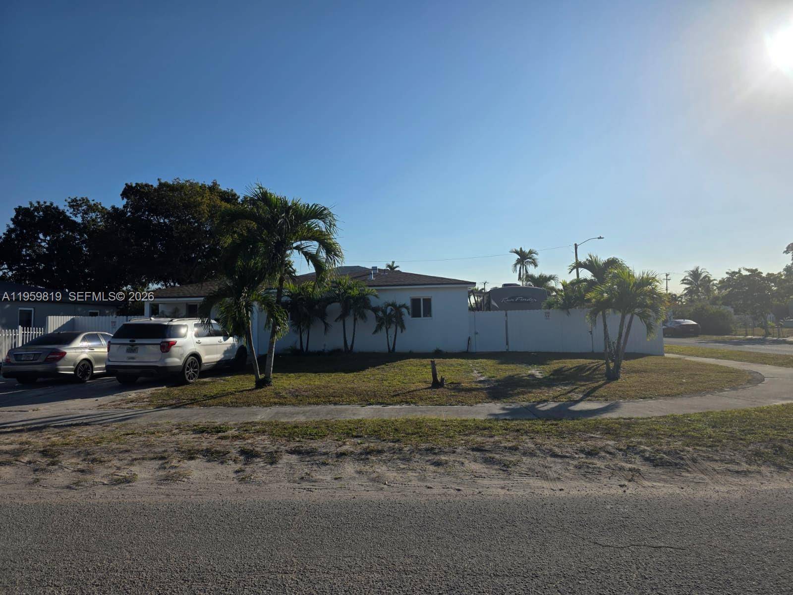 8523 NW 35th PlMiami - picture