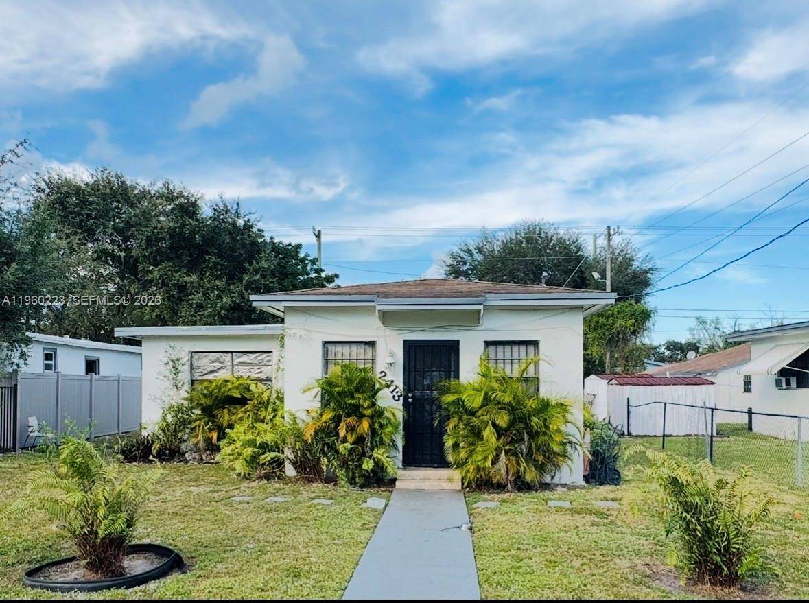 2413 NW 66th StMiami - picture