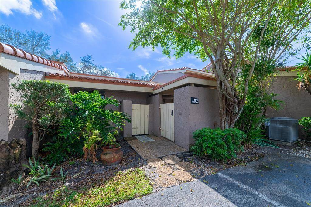 402 Saint AndrewsHollywood - TOWNHOUSES OF EMERALD HI condo unit 55 - picture