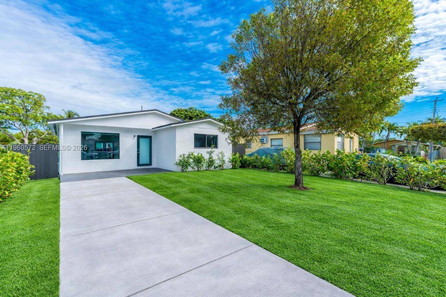 528 NW 3rd CtHallandale Beach - picture