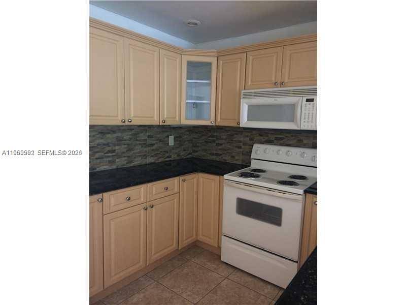 7732 Camino RealMiami - VILLAGE OF KINGS CREEK CO condo unit F220 - picture