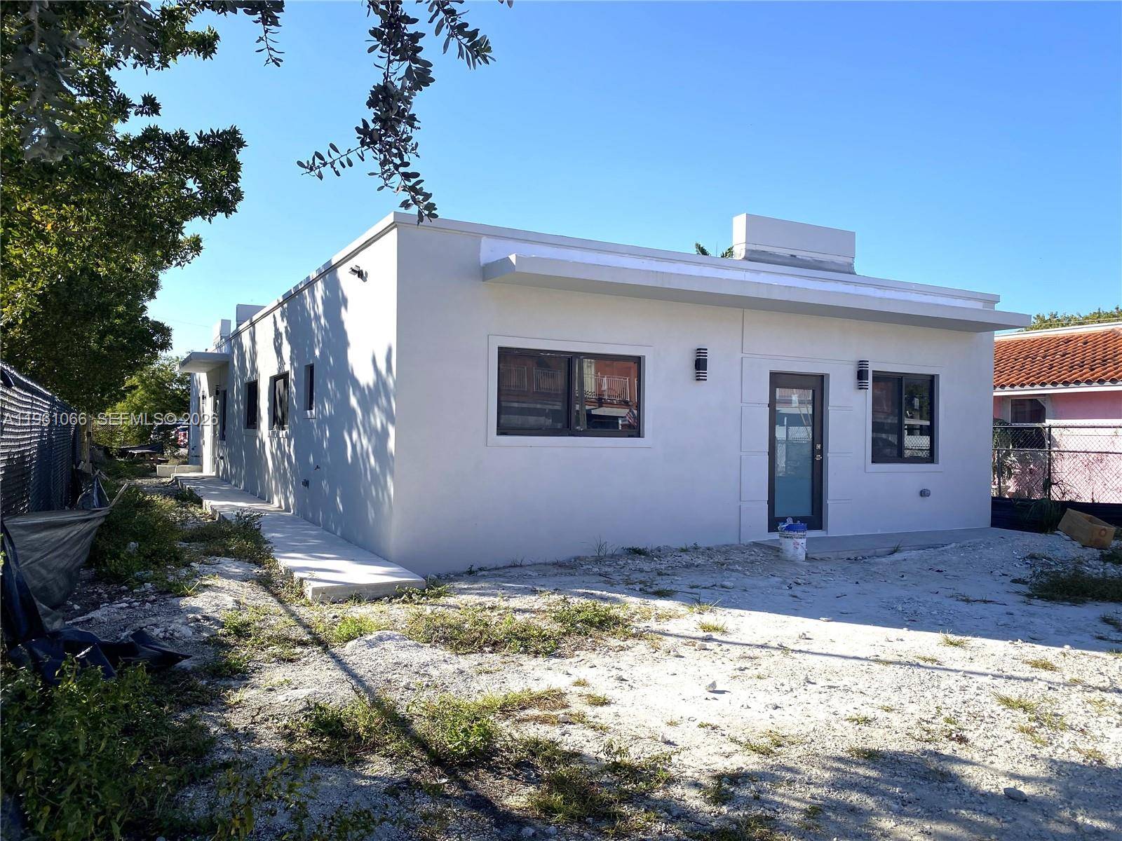 2474 W 4th CtHialeah - picture