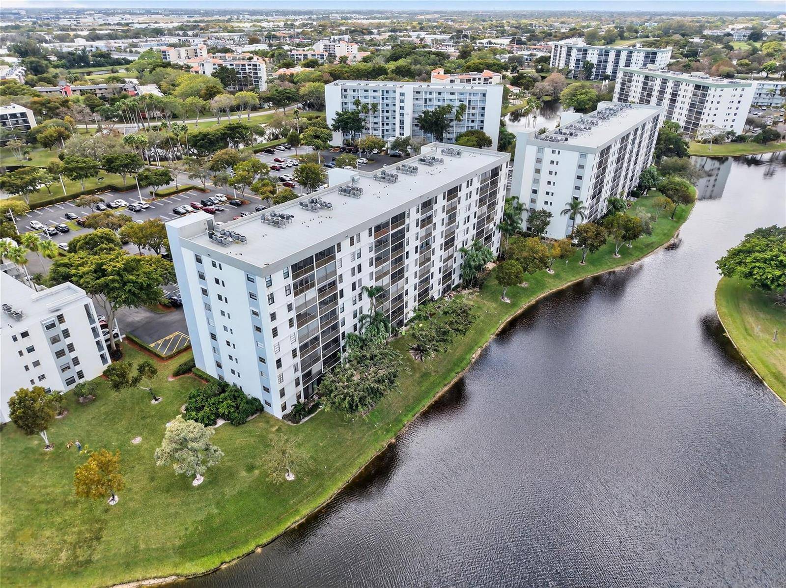 2215 Cypress IslandPompano Beach - CYPRESS ISLAND,CYPRESS BEND condo unit 701 - picture
