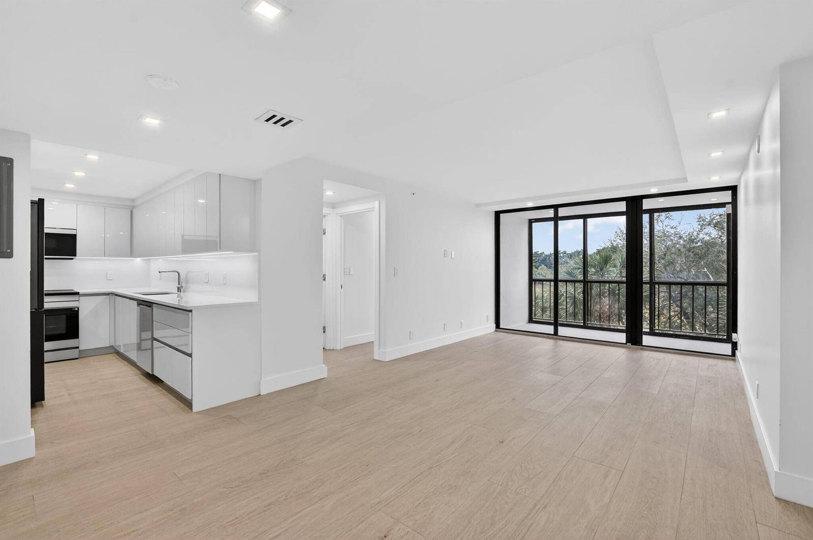 7835 LakesideBoca Raton - Lakewood Midrise Condo,Boca West Country Cl condo unit 946 - picture