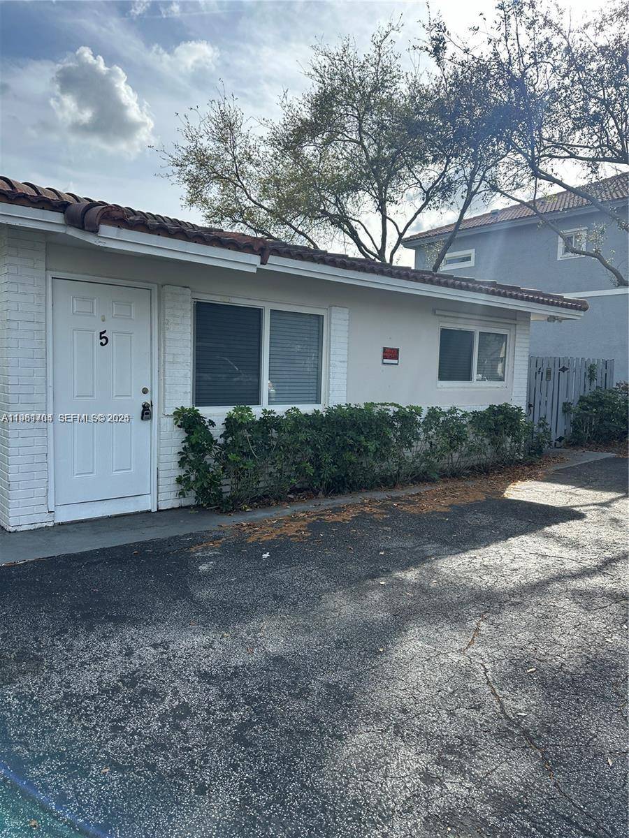 8704 NW 38th DrCoral Springs - picture