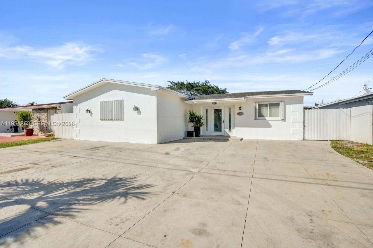 6617 Dahlia DrMiramar - picture