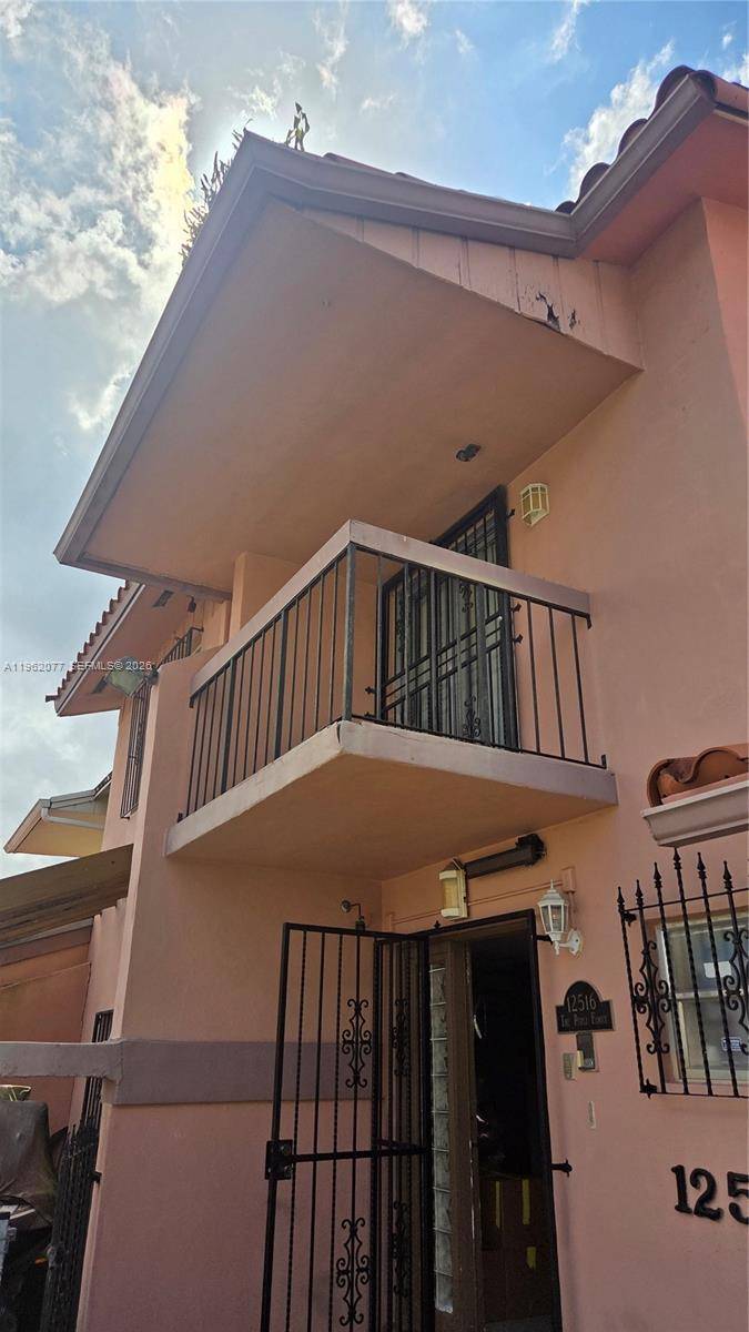 12516 SW 9th TerMiami - INTL LAKE VILLAS CONDO #4 condo unit 2 - picture
