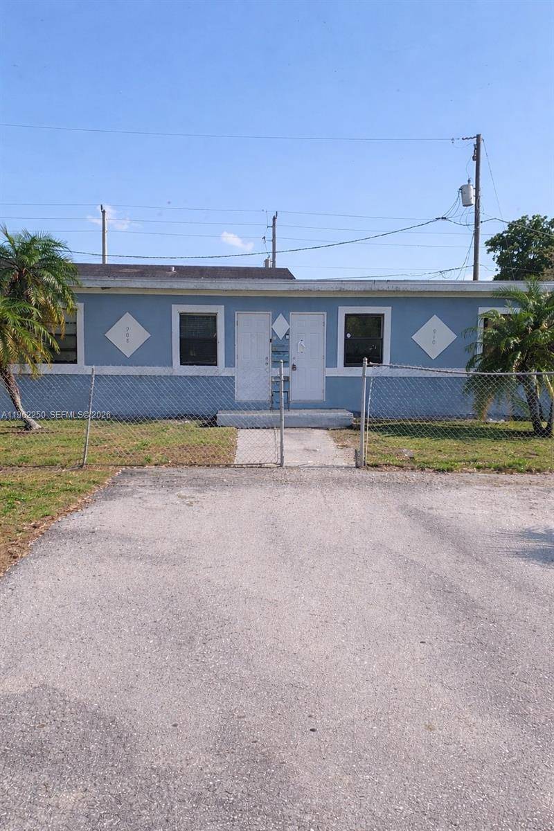 908 SW Avenue DBelle Glade - picture