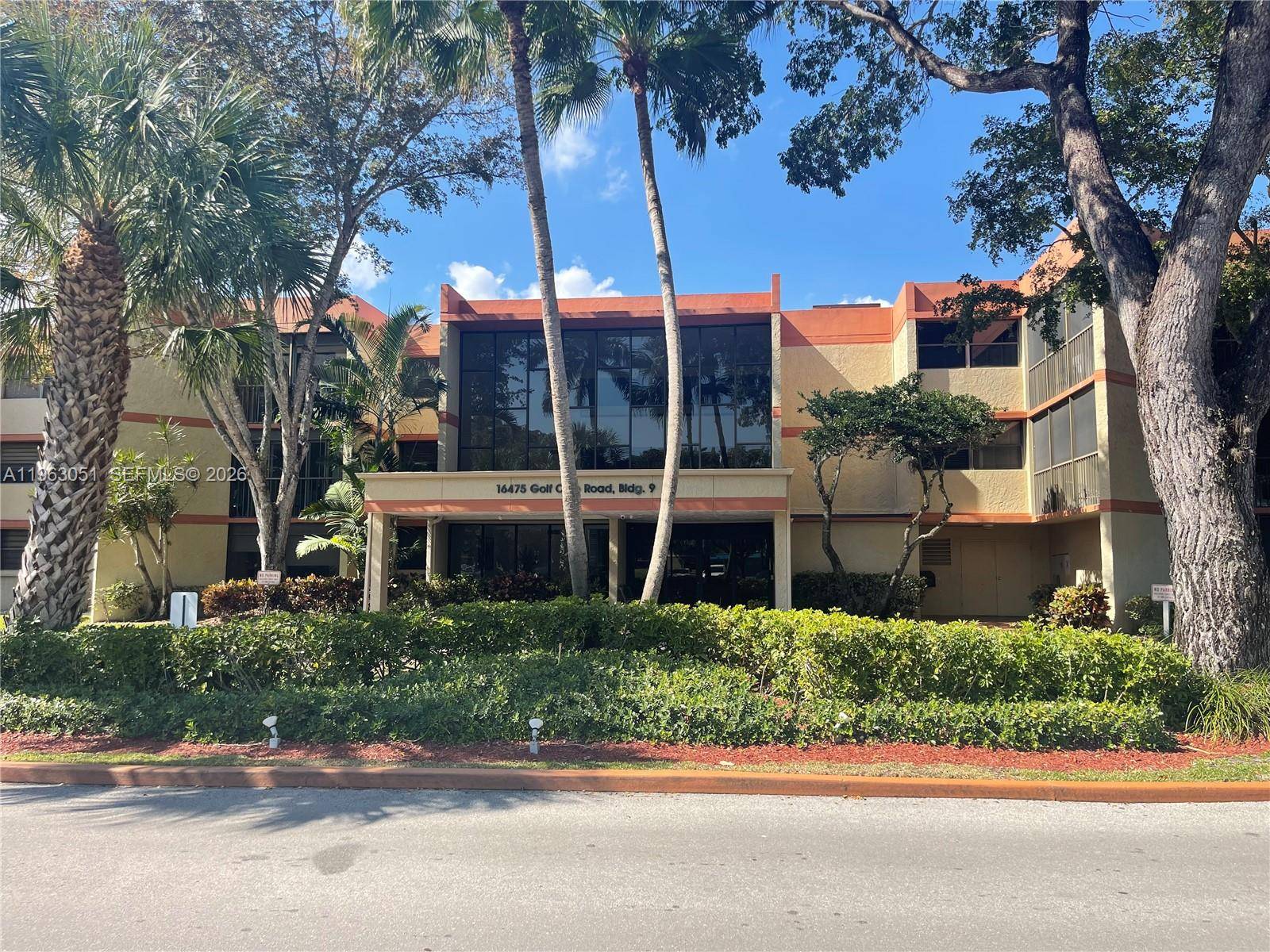 16475 Golf Club RdWeston - BLDG 9 OF COUNTRY CLUB AP condo unit 309 - picture