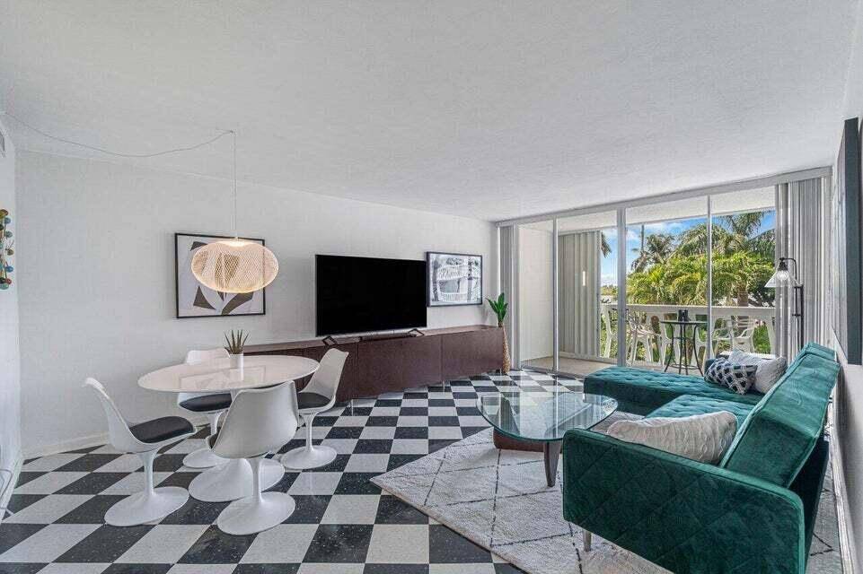 2505 S OceanPalm Beach - PRESIDENT OF PALM BEACH CO condo unit 303 - picture