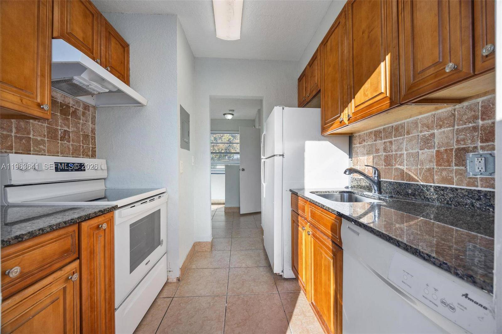 2525 N 23rd AveHollywood - picture