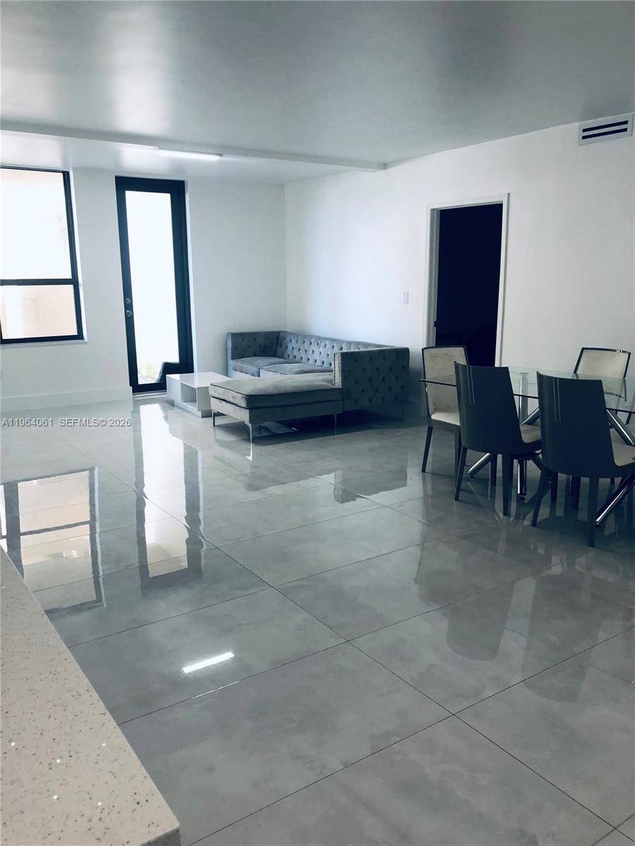 10185 Collins AveBal Harbour - Condo/Co-Op/Annual,Condo condo unit 209 - picture