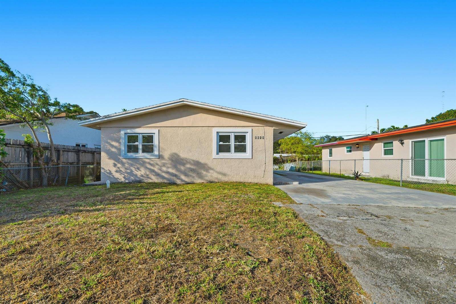 5649 SW 36thWest Park - picture