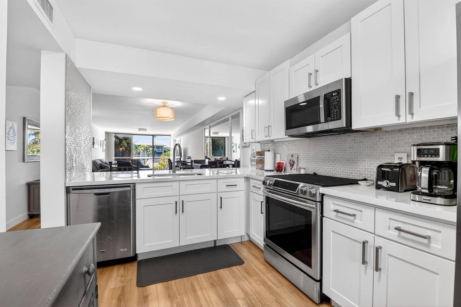 2701 VillageWest Palm Beach - WHITEHALL VILLAGE condo unit 303 - picture