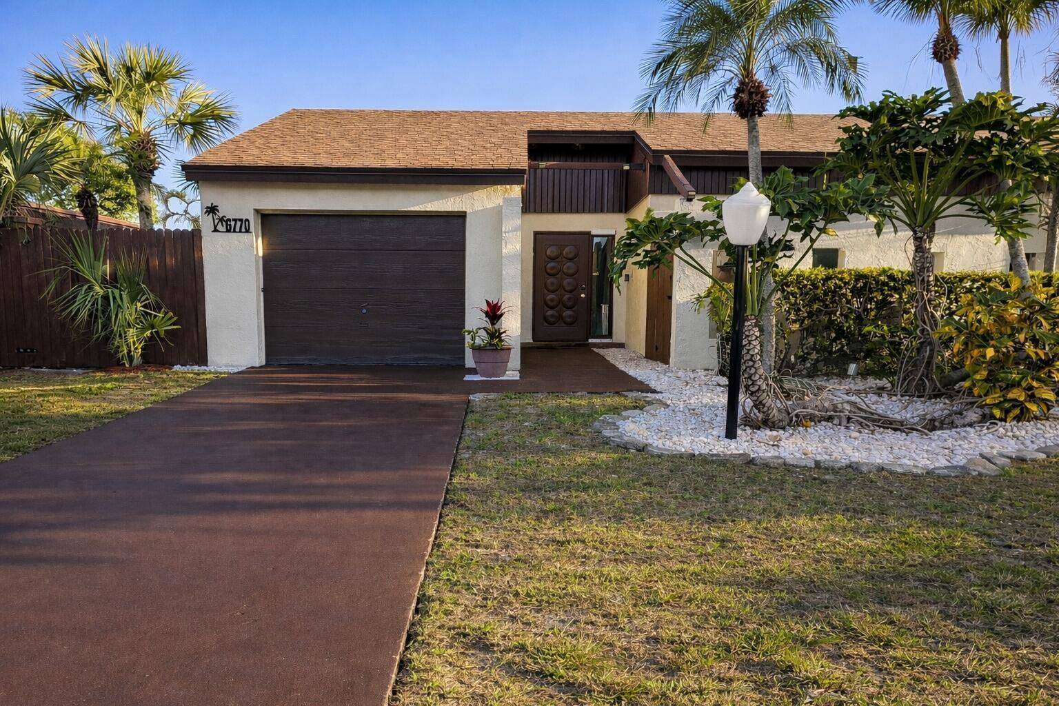 6770 DupereLake Worth - picture