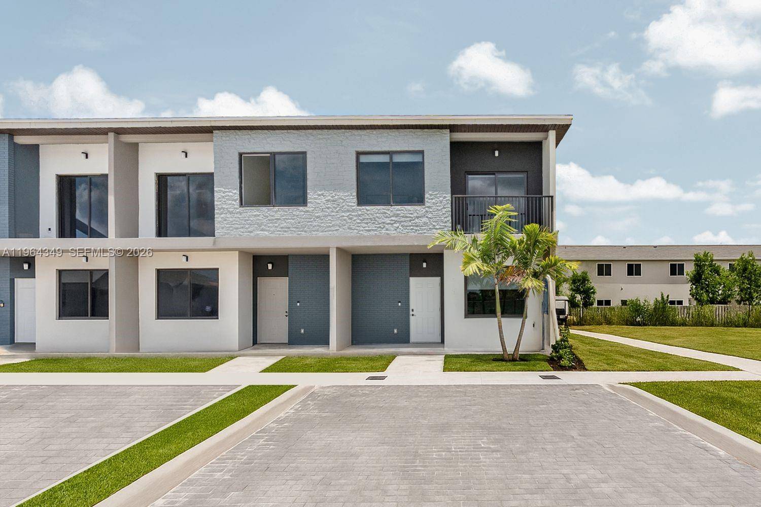 523 NW 13 CtFlorida City - picture