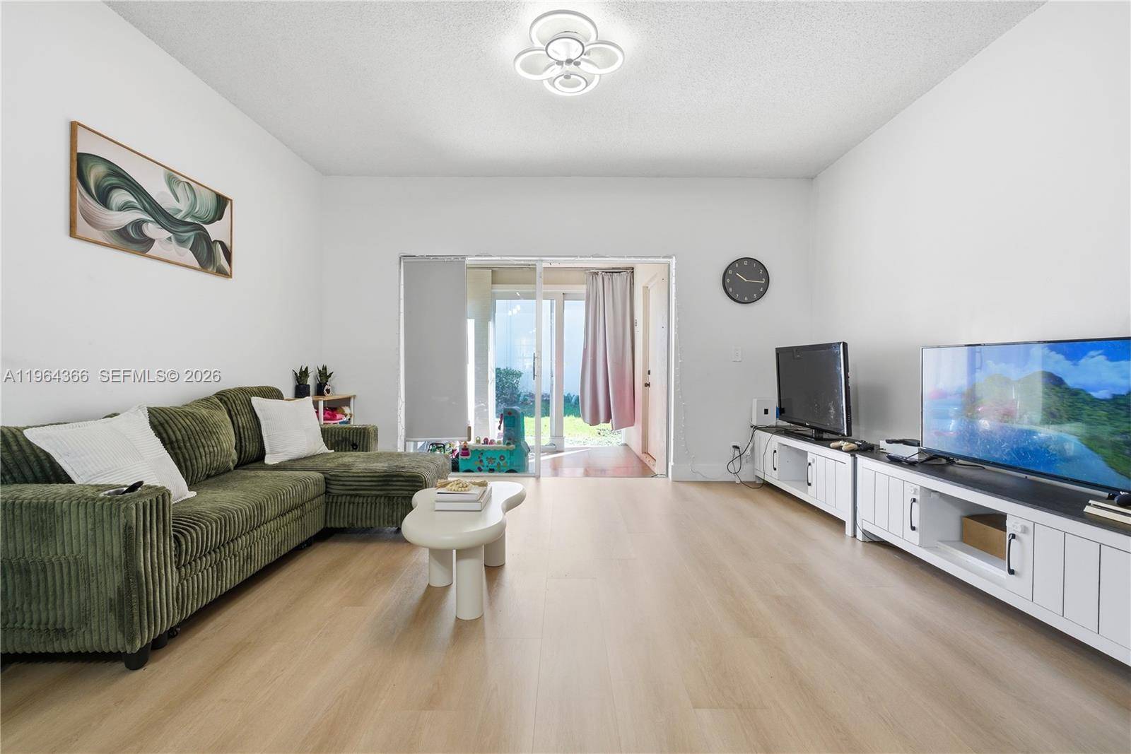 2 Simonton CirWeston - picture