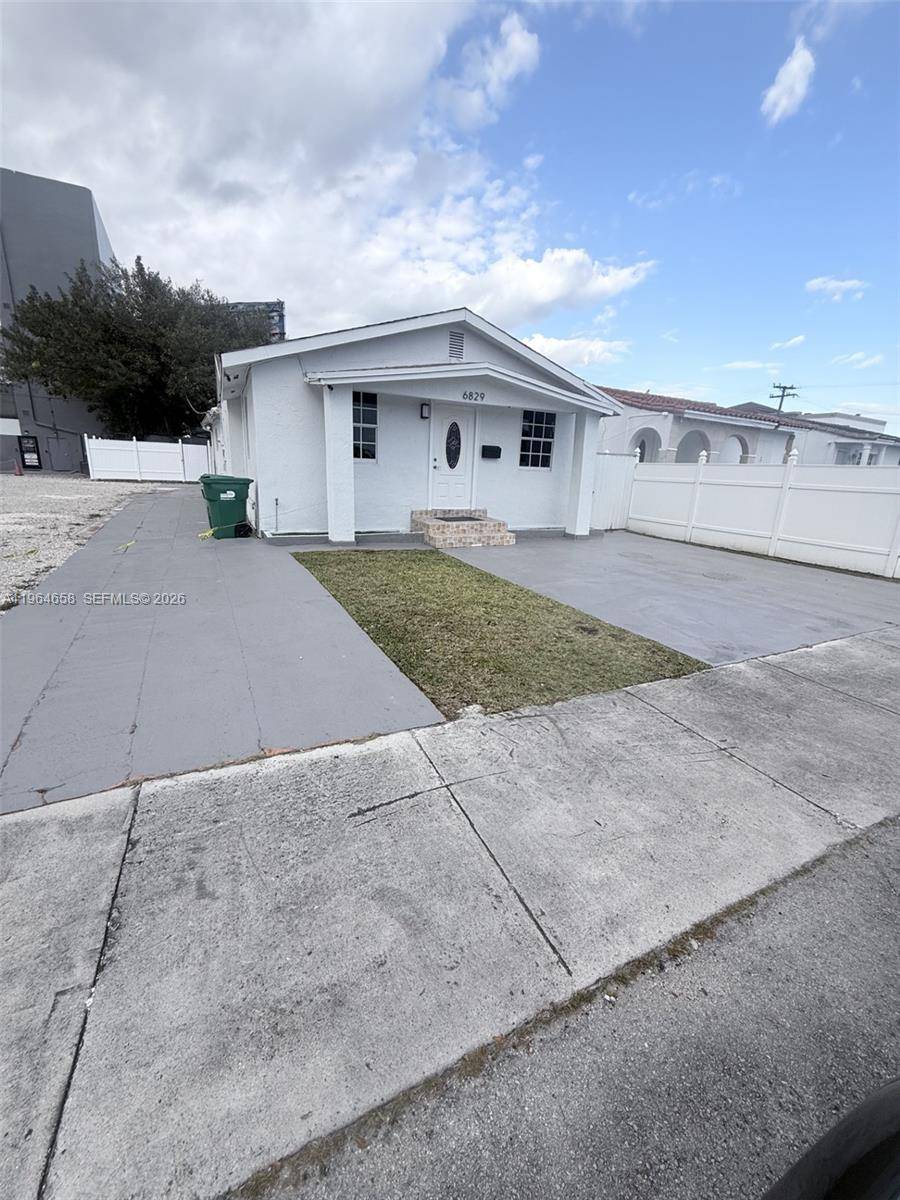 6829 SW 25th StMiami - picture